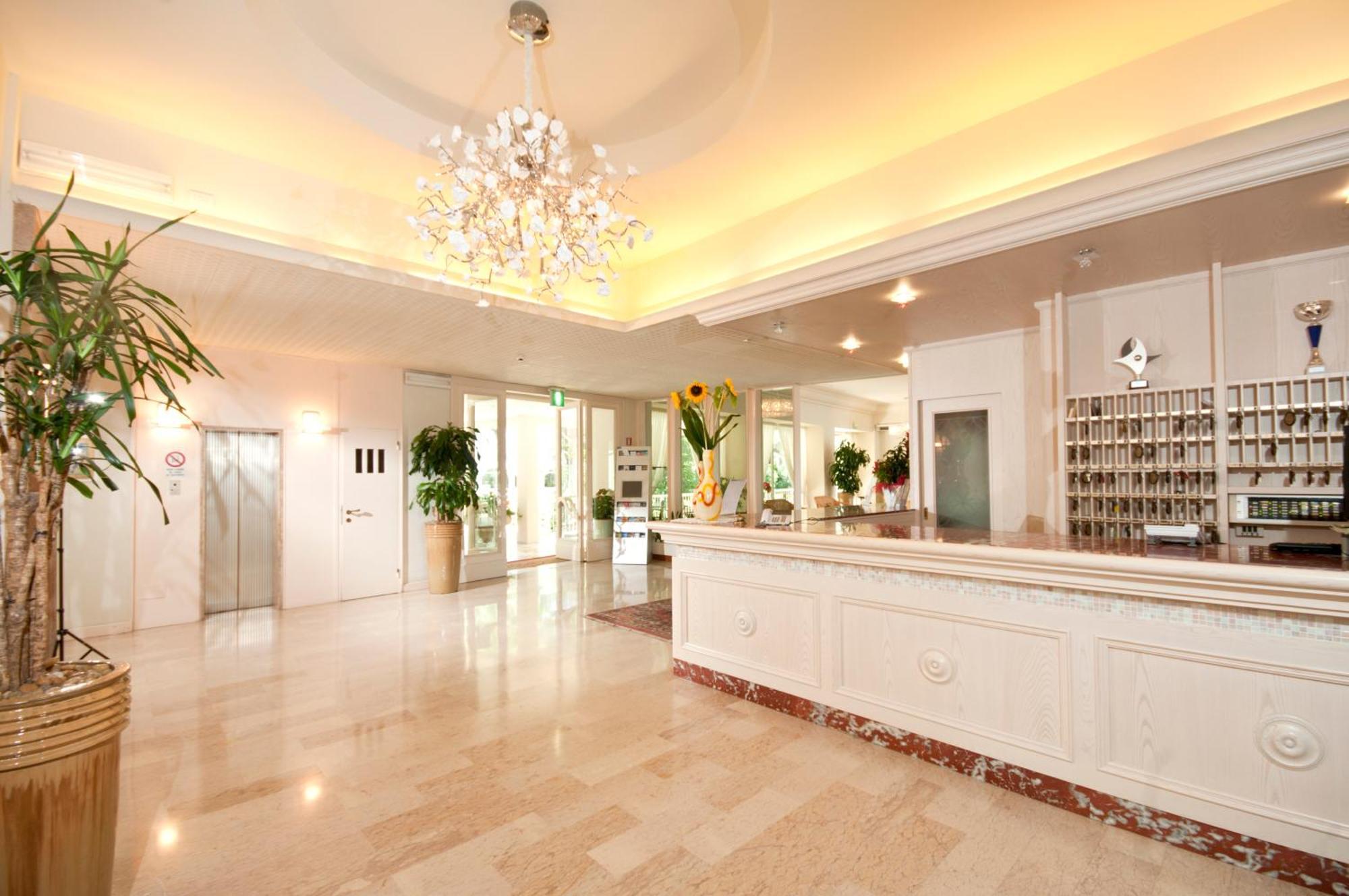 Hotel Doge Milano Marittima Buitenkant foto